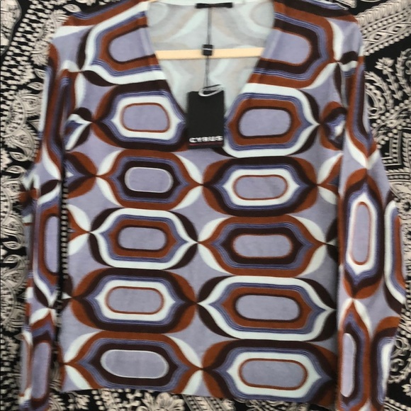 CURUS V NECK GEOMETRIC PRINT SWEATER - Picture 2 of 8